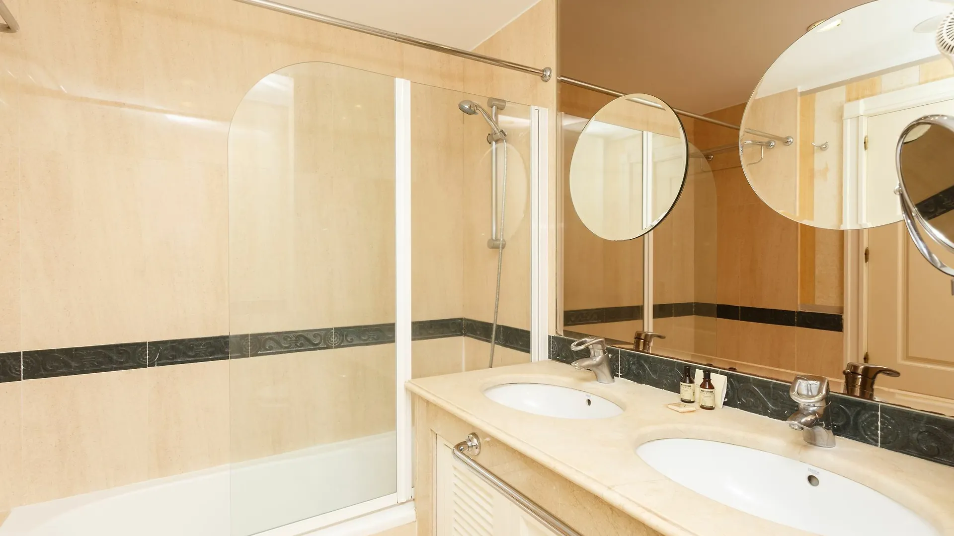 Paal Apartments Marbella Guadalpin 0*,